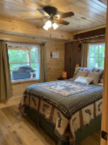 Lake side Abode with a Spectacular year round View of the lake. 🌅