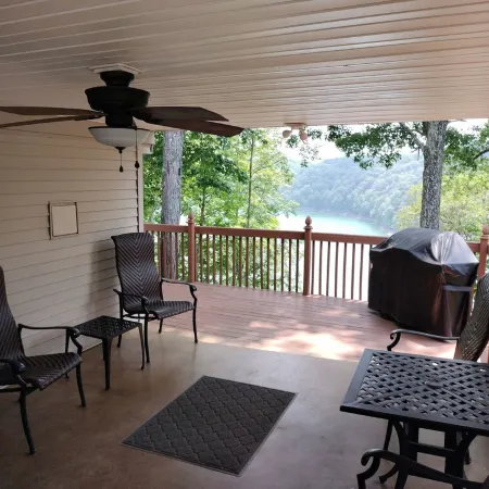 Stunning View of Lake Cumberland Within 1/8 Mile of Public Boat Ramp!