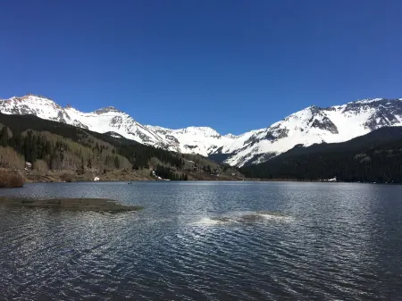 Quiet vacation house on forested property in Ouray