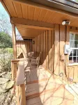 2BR cabin with private hollow, creek, and historic dam, minutes to trails/food