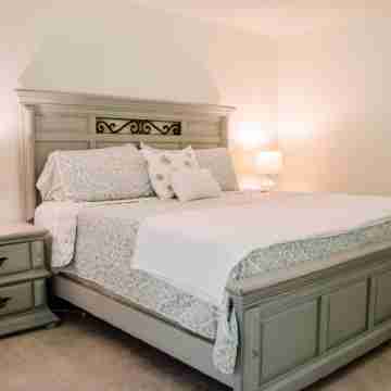 Roswell Retreat Near Canton Street Rooms