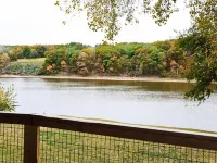 Des Moines River Front Cabin- Fishing/Hunting/Kayaking Hotels in Van Buren County