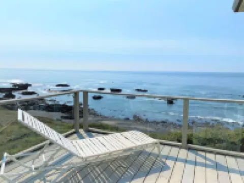 Where Views, Stars & Wildlife Meet: Your Secluded Cliffside Escape Awaits!