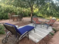 Close to Plaza!Charming Private 2 bedroom Casita, 2 fenced quiet courtyards