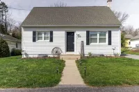 Lancaster/Millersville~ Comfy 4 Bedroom Single Home with 2 Bedrooms on 1st Floor
