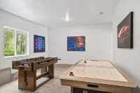 NEW Build Modern House,Hot Tub, BBQ,Air Hockey,foosball