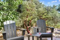 Julian Cafe Couples Cottage - Breakfast Included at The Julian Cafe & Bakery!