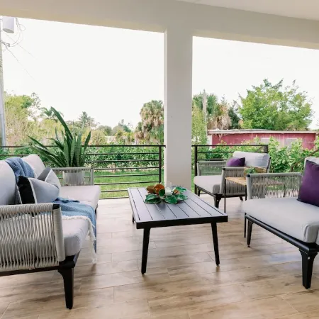 THE TERRANOVA, Heated Pool, 10 Min to 5th Ave/Beach5 min to US Open Pickleball