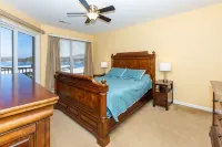 Amazing view of lake from water-front condo! Close to Ballparks National.