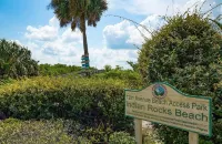 Waterfront Indian Rocks Beach Gem-5 min walk to beach, private Pool/ hot tub/gym