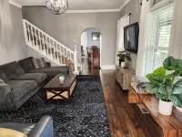 Spacious 4 bedroom home in the heart of camas! Hotel a Camas