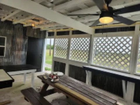 Fisherman’s getaway close to water.  Plenty of room for kayak and boat trailers.