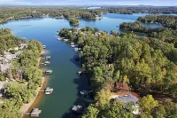 Spacious 5-Bed Lake Keowee Retreat – Only 15 Mins from Clemson!