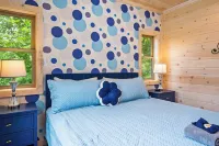 Happy Days Cabin-Great Rates with Theater Room, Hot Tub, Jukebox and Pool Table