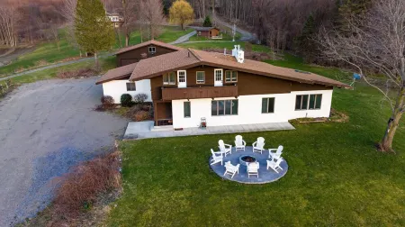 Tranquil Lodge with A+ Amenities