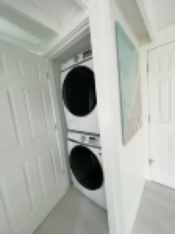 Newly renovated house in Brandt Point, right near town and Children's Beach