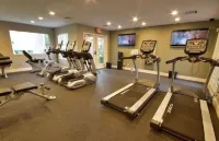 ★Strip views w/amenities! Pool, fitness center, W/D in-unit & FREE parking!★