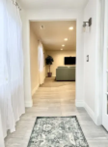2B/1B Basement Apt Near Jordan Landing - Flexible Check-in/Out! Sleeps 6
