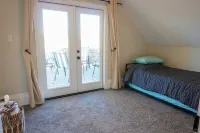 Downtown, beautifully remodeled entire home 래빗 마운틴 오픈 스페이스 주변 호텔