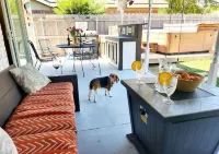 CHARMING 3-Bedroom RETREAT GATEAWAY PET Friendly ♥️ HOT TUB - GYM- POOL TABLE