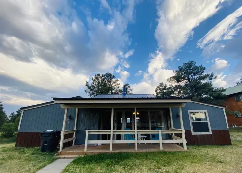 BEAUTIFUL Rustic/Modern Remodel - IDEAL Location!!