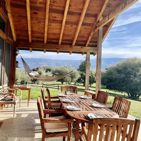 Luxury Ranch getaway with spa, pool, gym & sauna
