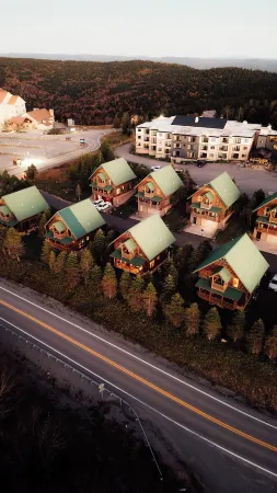 Cozy Cabin Retreat w/ Private Hot Tub NEAR SLOPES