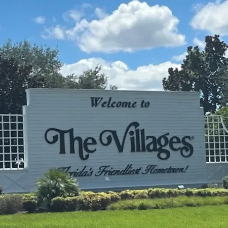 PATIO VILLA W 4 PERSON GOLF CART 1M TO BROWNWOOD SQ-NO XTRA GUEST FEES