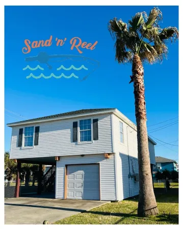 Highly-Rated, Pet-Friendly Beach House, Gameroom, 3Br, 2BA, Fenced-in Yard