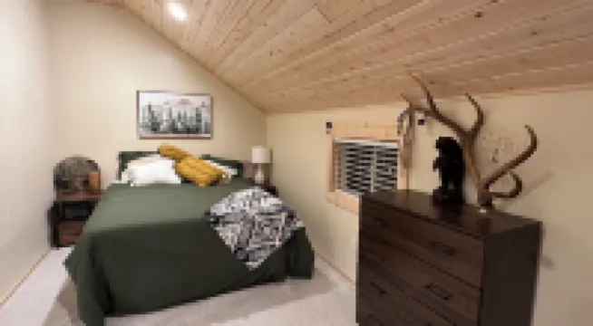 New to VRBO- Wooded cabin, close to Yellowstone with a hot tub
