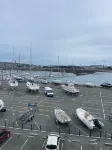Un apt Meublé Avec une vue sur le Port des Bas Sablons et un Parking Gratuit