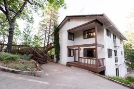 Mountain Cabin w/ Gorgeous Forest Lounge & Hot Tub
