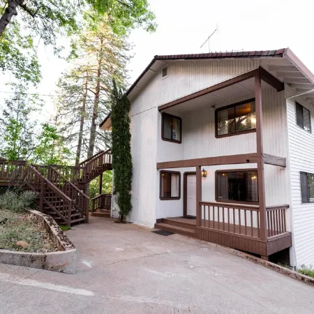Mountain Cabin w/ Gorgeous Forest Lounge & Hot Tub