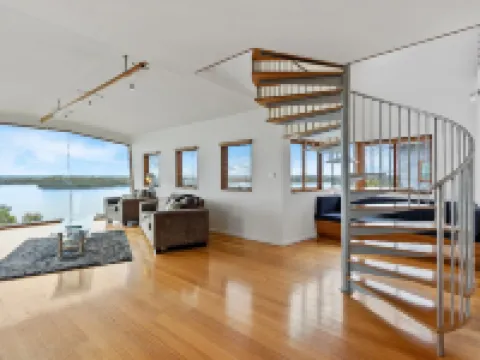 Wheelhouse Apartments Hotels in Strahan