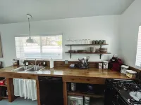 Mins to U of A, Comfortable Bed,  Pet Friendly!