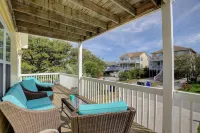 "Always Sunny" Beautifully Remodeled Home, Quick Walk to Beach