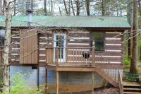 Peaceful, extremely clean Treehouse  cottage 10 min. from National Park entrance