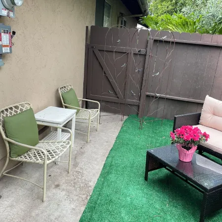 Very quiet and peaceful room with private entrance and private bath