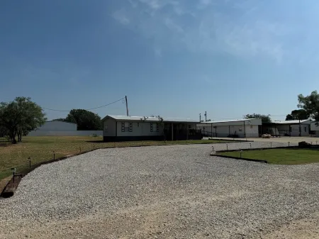 The Runaway Place @ O.H. Ivie - 2 minutes from Elm Creek Marina and boat ramps.