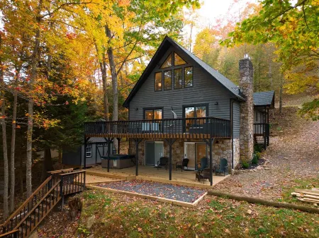 ✔ 25% OFF! Ski~Lakefront paradise & lake toys! Hot Tub~Dock~Game RM & Fire-pit!