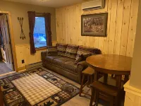 Lake view , Cozy One Bedroom! Walk to Beach and Town!