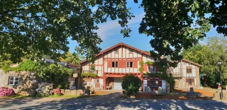 T3 + Basque Coast Terrace (Furnished with Tourism Classified  ) Sea and Mountain Отели в г. Сен-Пе-Сюр-Нивель