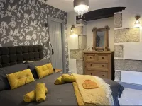 Oozing charm!! Character Cottage - Dog Friendly With Luxury Hot tub & Log Burner