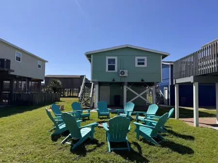 Comfy Coastal Cottage Three