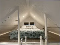 Unique Zen Tiny House 2 mi to Beach ~ Free Bikes! Minutes to Historic Charleston - Country Houses