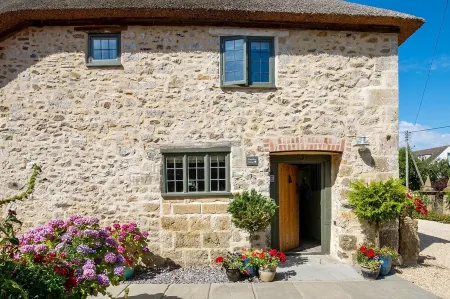 Bramley Cottage Romantic Bolthole Sleeps 2 (Dog Friendly) Near Award Winning Pub Отели рядом с достопримечательностью «Merriott Gospel Hall»