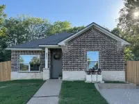 Waco's Brick Beauty! 0.7 miles to Magnolia Market, 1.1 miles to Baylor!