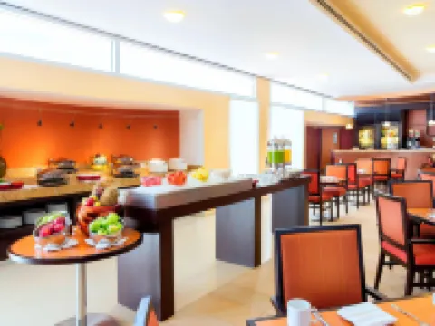 萊昂波利弗拉姆萬怡酒店 萊昂酒店