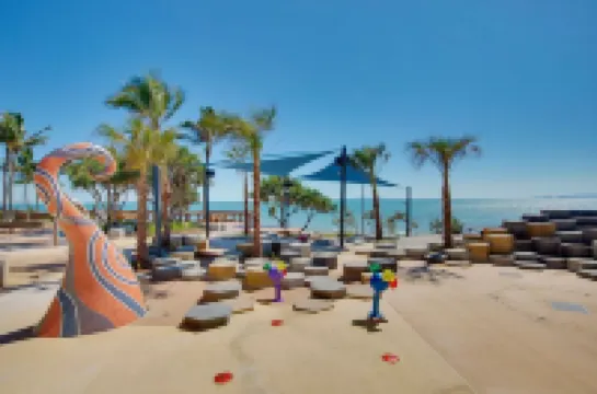 YEPPOON CBD UNIT9  Opposite Beachfront with Ocean Views