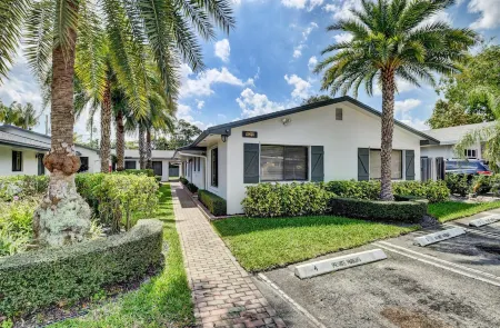 Spacious 1 bedroom, East Delray parking, W/D, BBQ